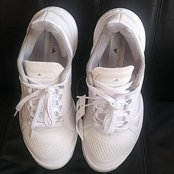 Athletic_Shoes